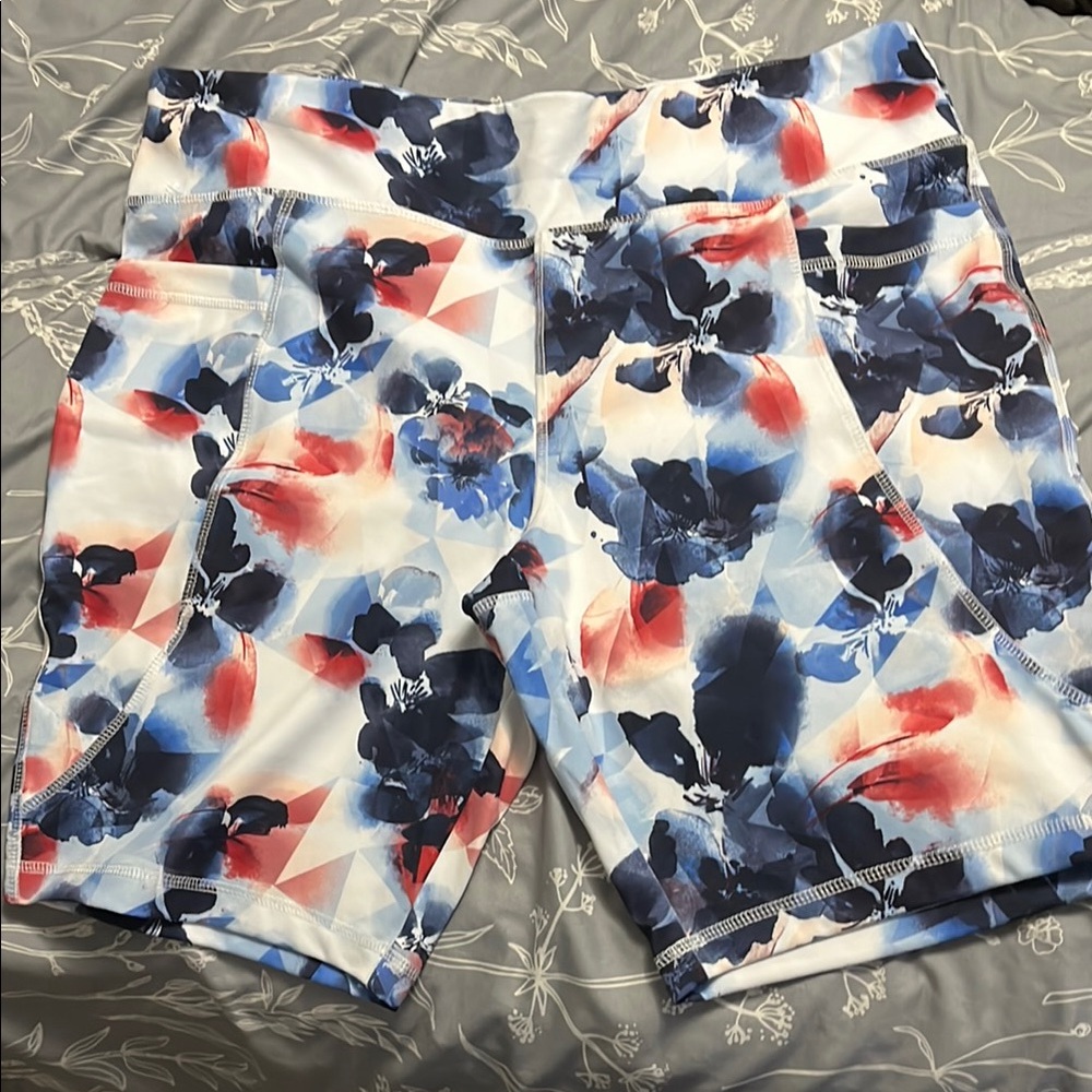 🌷NWT 1X C Active Moisture-Wicking floral shorts🌷